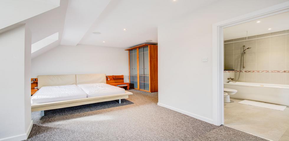 			4 Bedroom, 1 bath, 1 reception Apartment			 Lymington Road, WEST HAMPSTEAD